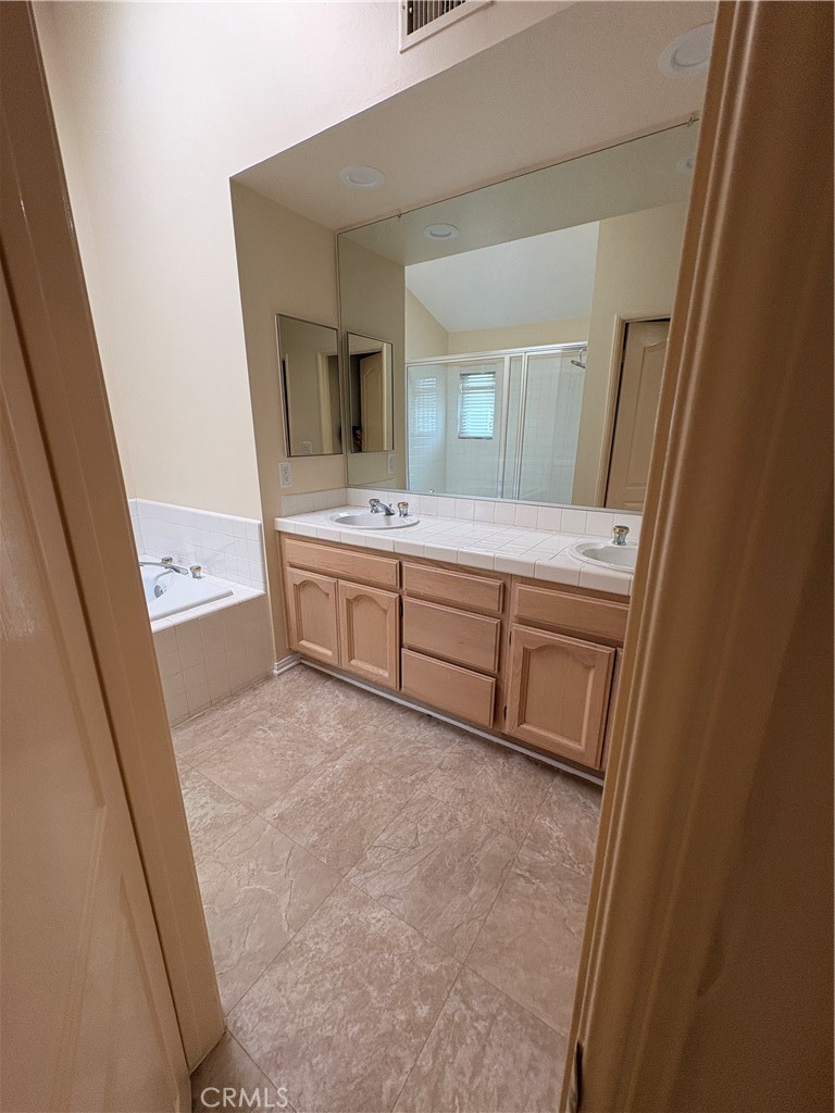 7149 Rockspring Lane Highland, CA 92346 - Photo 17 of 29 Primary sink view