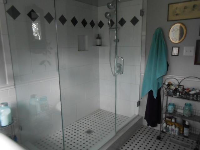 15600 Jones Road White City, OR 97503 - Photo 20 of 28 Close up of large shower in master bath