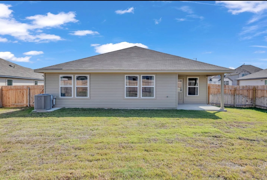 13804 Bothwell Place Manor, TX 78653 - Photo 6 of 7 a backyard of a house