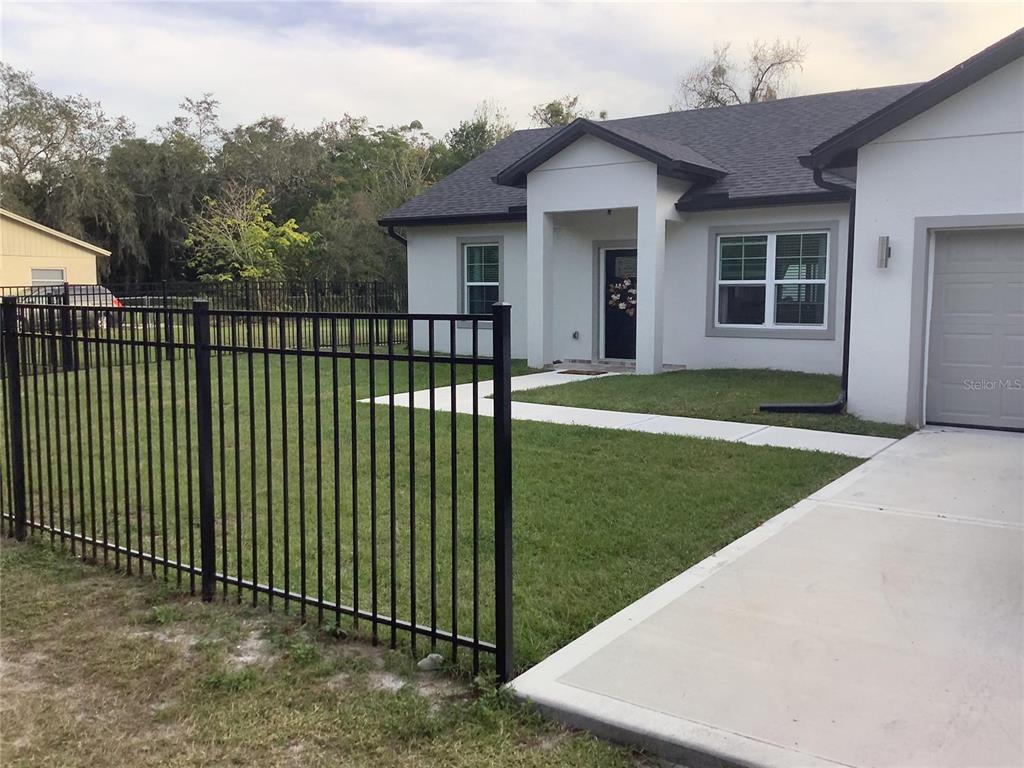 1150 North Dean Road Orlando, FL 32825 - Photo 2 of 16 a view of a backyard with a garden