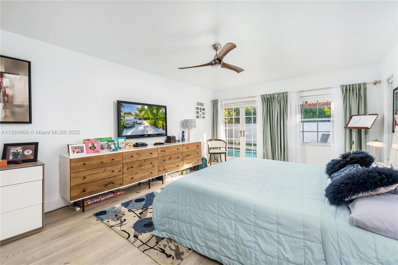 749 Ridgewood Road Key Biscayne, FL 33149 - Photo 16 of 34