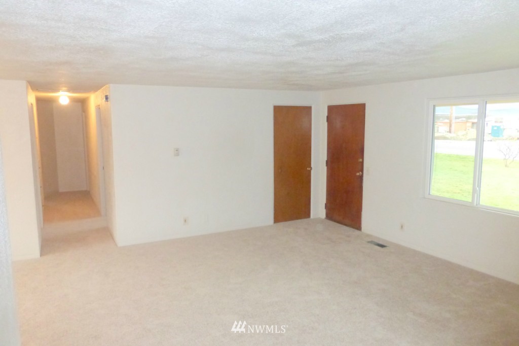 1901 Martin Road Mount Vernon, WA 98273 - Photo 8 of 24 Gallery Image 8
