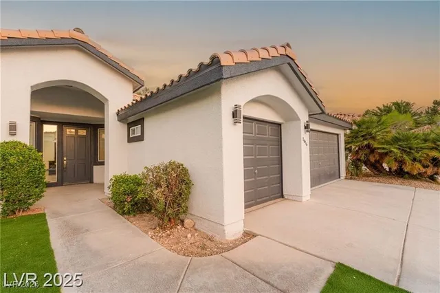 $915,000 | 1616 Shadow Rock Drive, Las Vegas, NV 89117