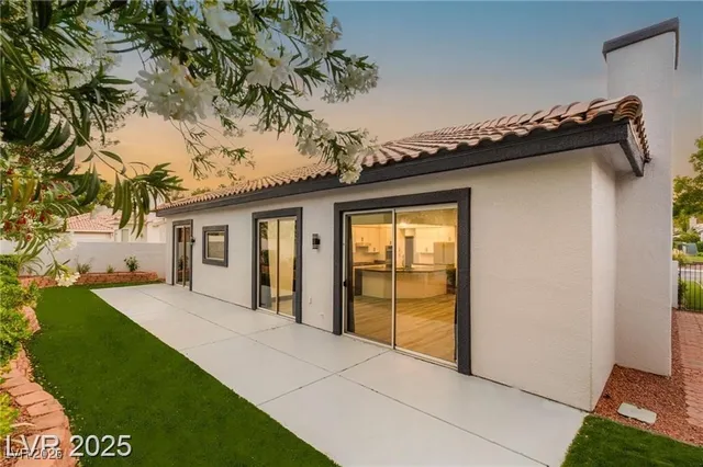 $915,000 | 1616 Shadow Rock Drive, Las Vegas, NV 89117