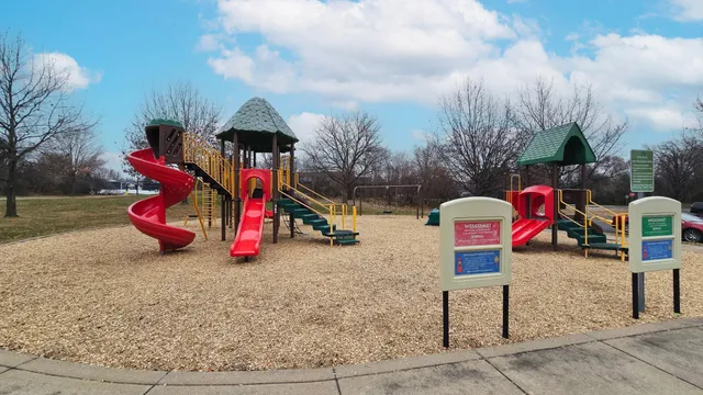 $185,000 | 1096 Woodbury Drive, Woodbury, MN 55125