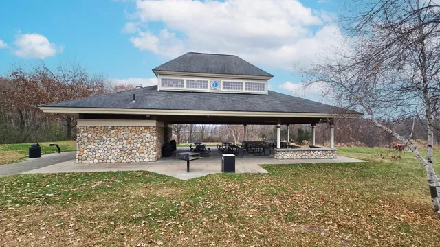 $185,000 | 1096 Woodbury Drive, Woodbury, MN 55125