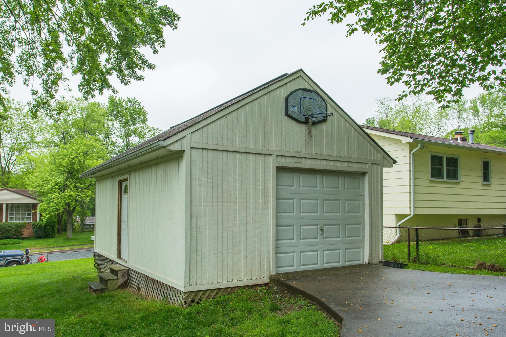 4711 Kilbane Road Woodbridge, VA 22193 - Photo 30 of 30 Exterior (Rear)
