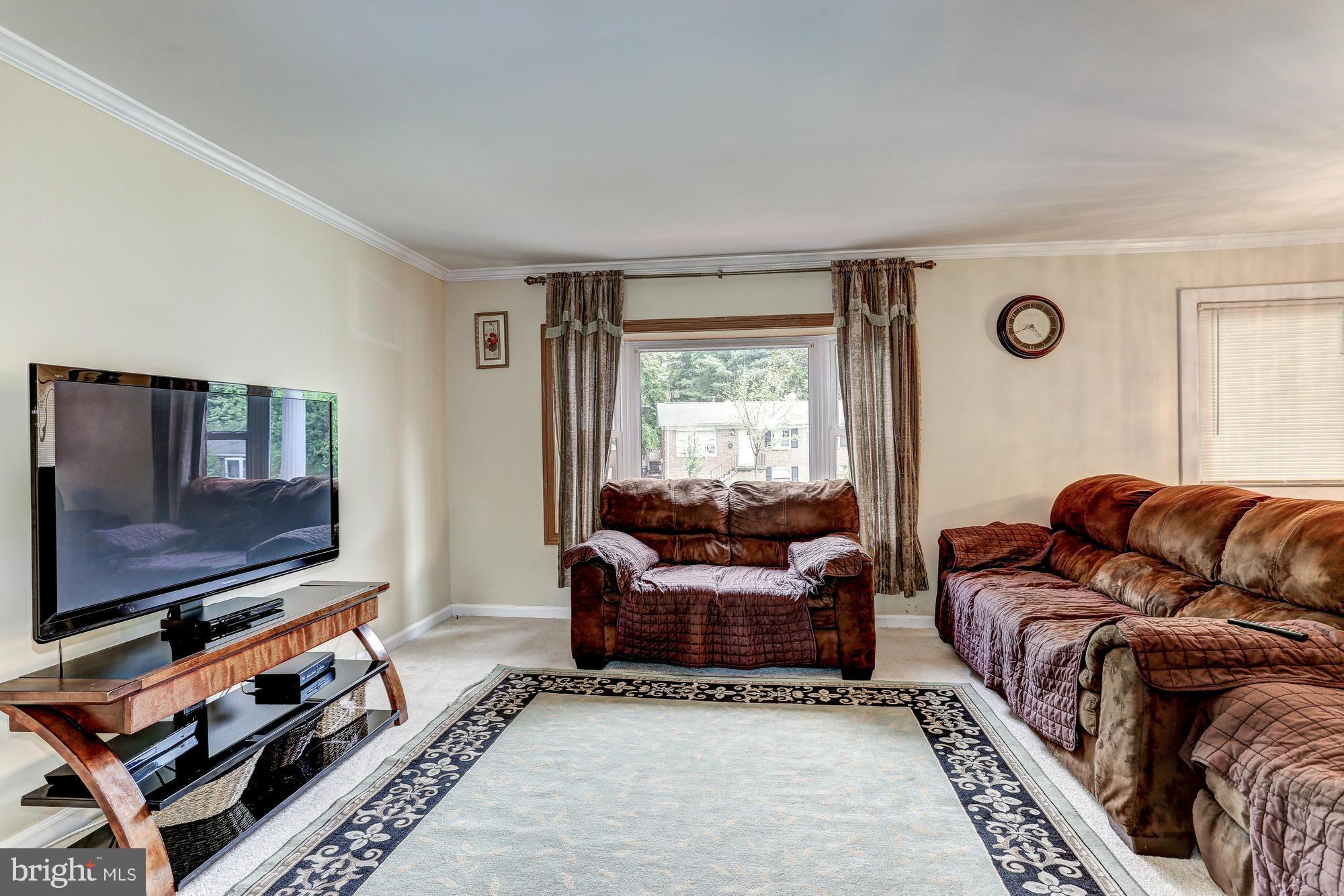 4711 Kilbane Road Woodbridge, VA 22193 - Photo 4 of 30 Living Room