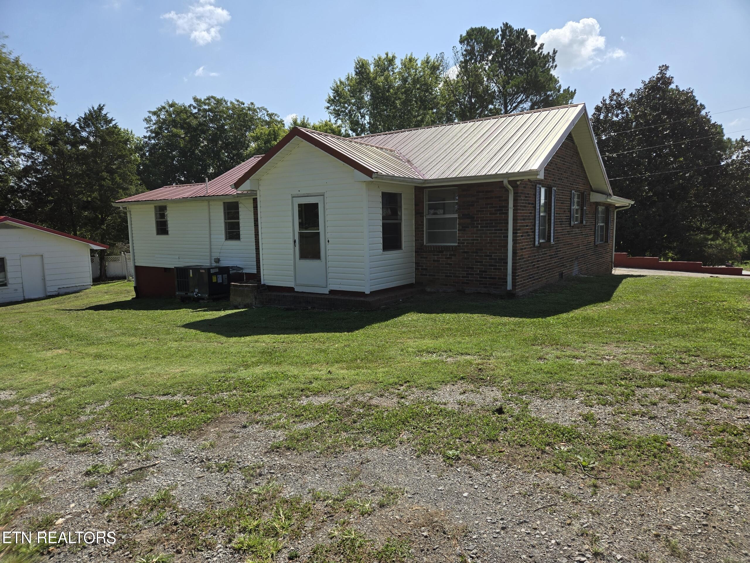 115 Maxwell Road Madisonville, TN 37354 - Photo 3 of 23 IMG_20240820_212100 (3)