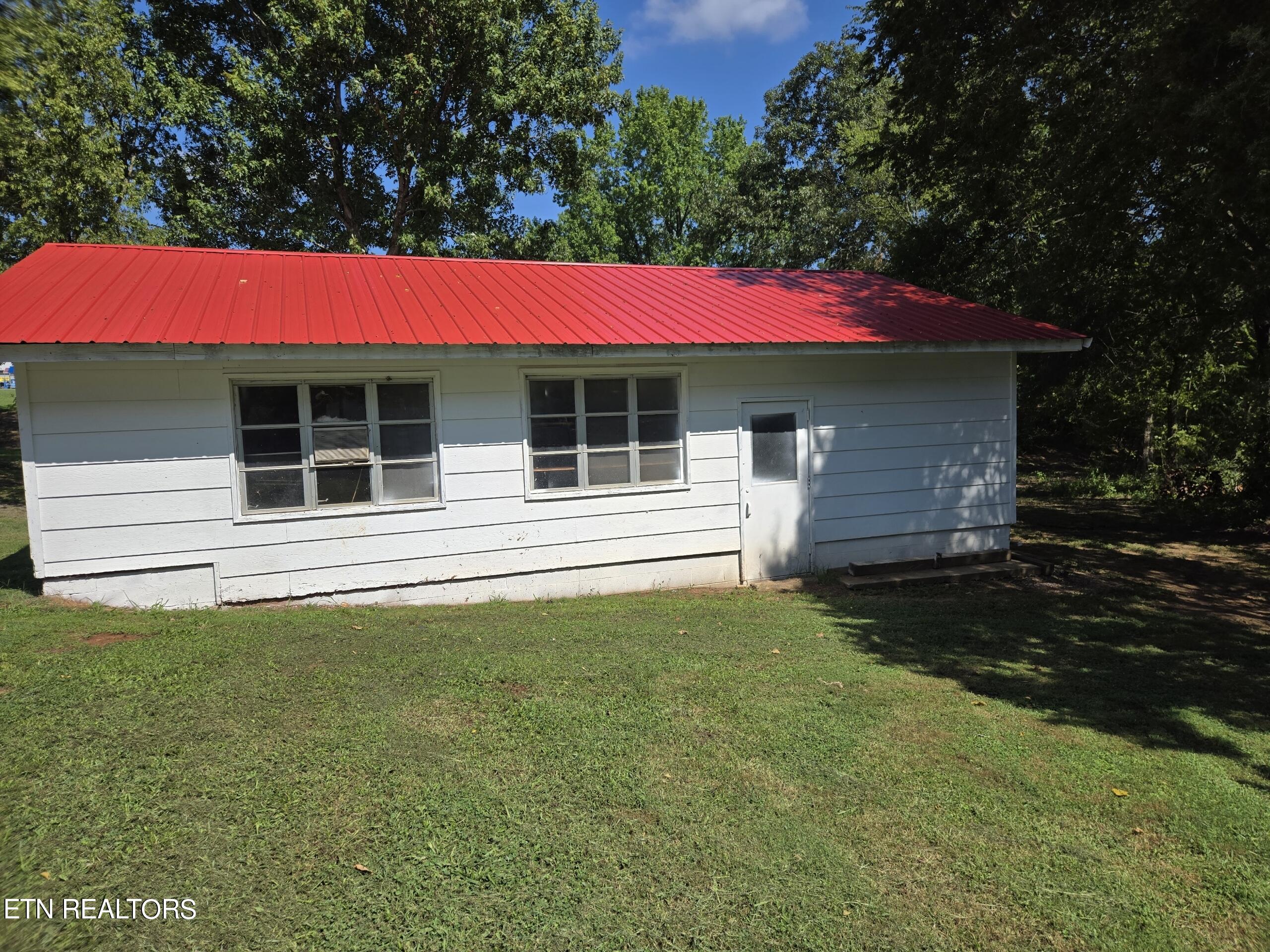115 Maxwell Road Madisonville, TN 37354 - Photo 5 of 23 IMG_20240820_212049 (4)