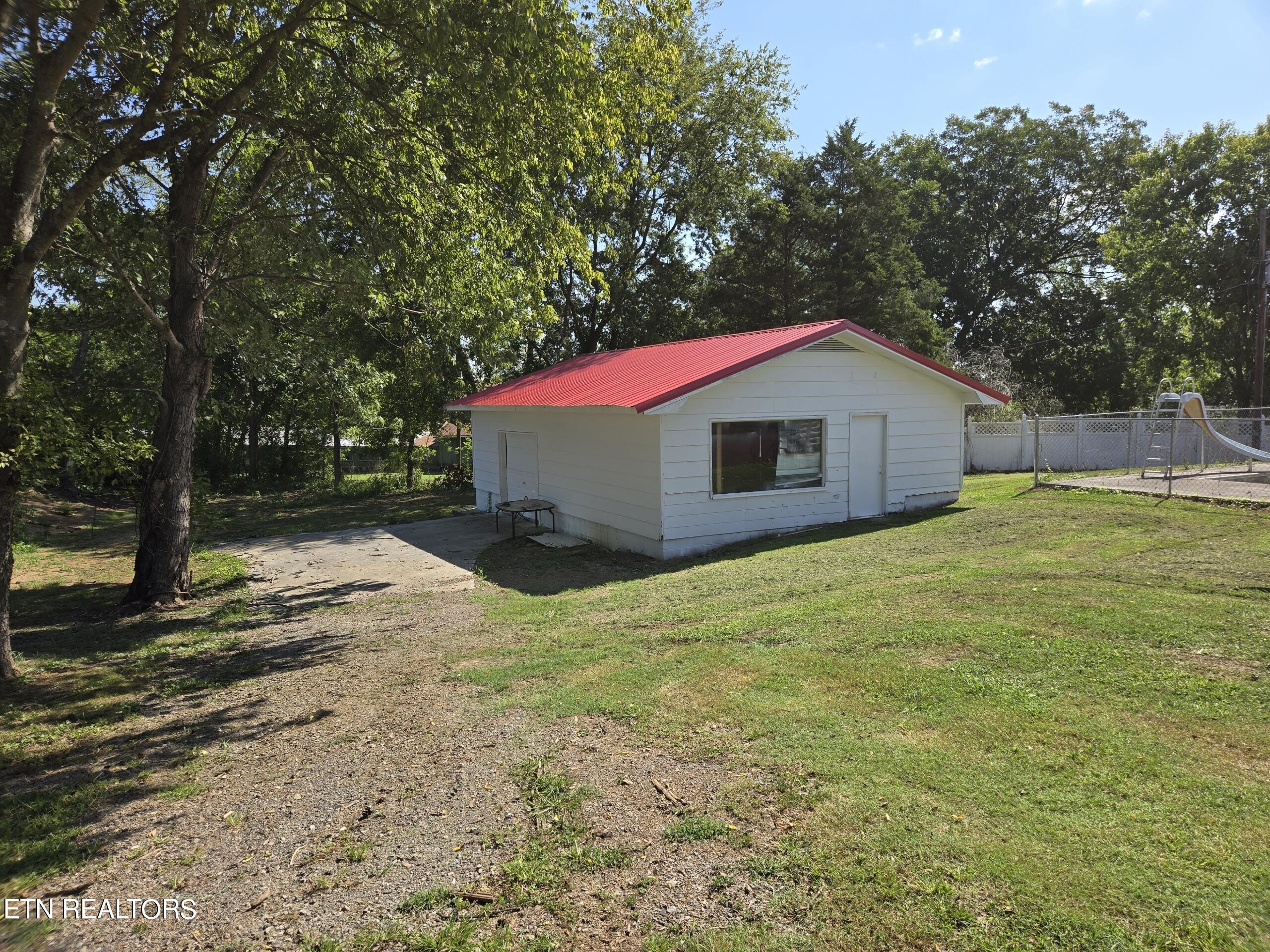 115 Maxwell Road Madisonville, TN 37354 - Photo 6 of 23 IMG_20240820_212049 (9)