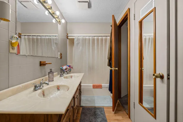 $375,000 | 928 1st Street, St. Paul Park, MN 55071