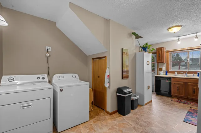 $375,000 | 928 1st Street, St. Paul Park, MN 55071