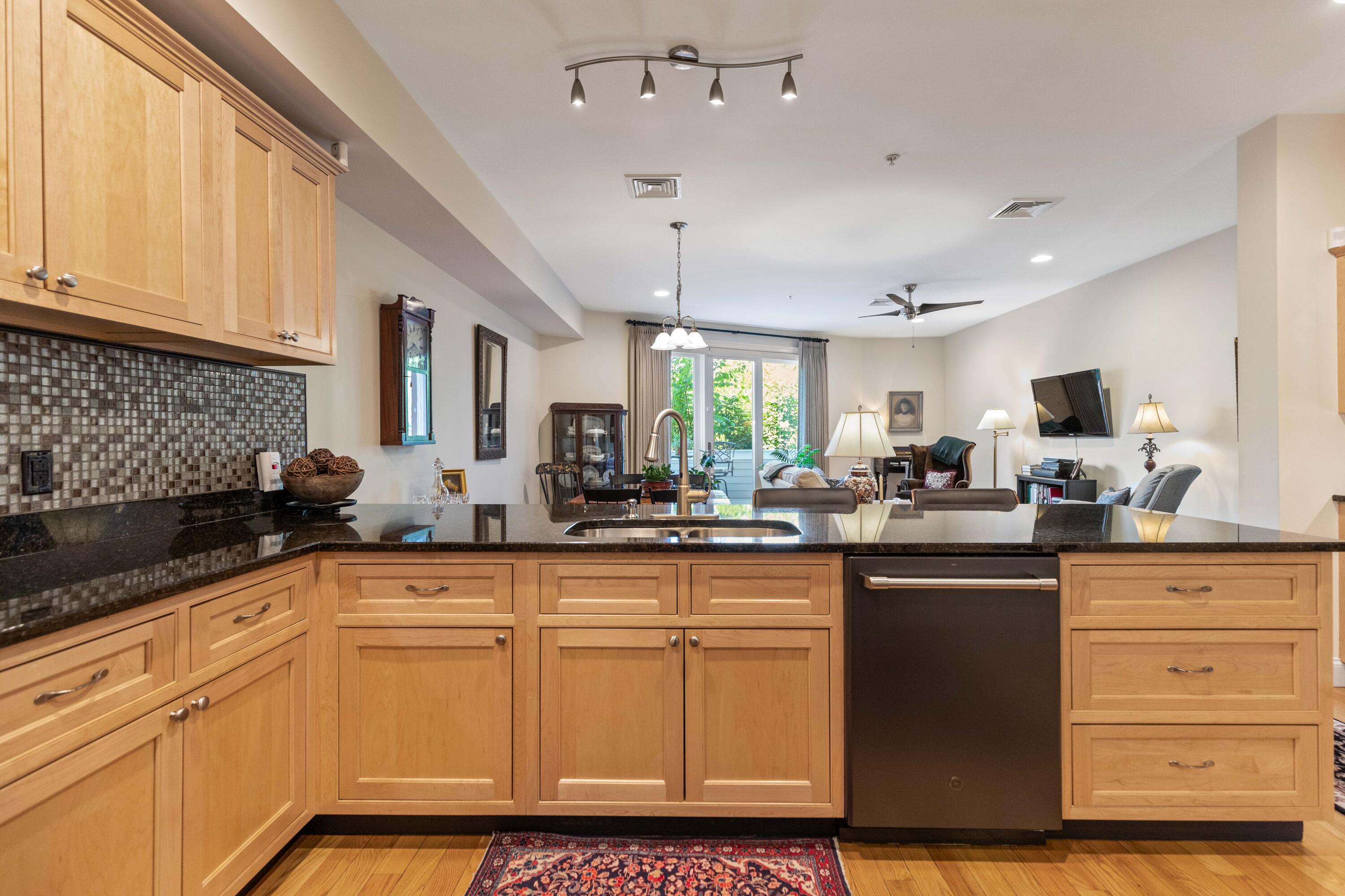 17 Abbey Road, Unit 7 Brunswick, ME 04011 - Photo 5 of 53 17 Abby Road Bunswick006