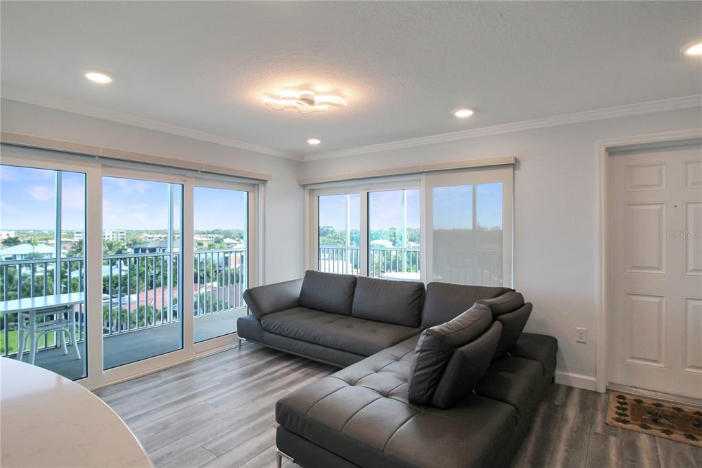 633 Alhambra Road, Unit 701 Venice, FL 34285 - Photo 9 of 55 Gallery Image 9
