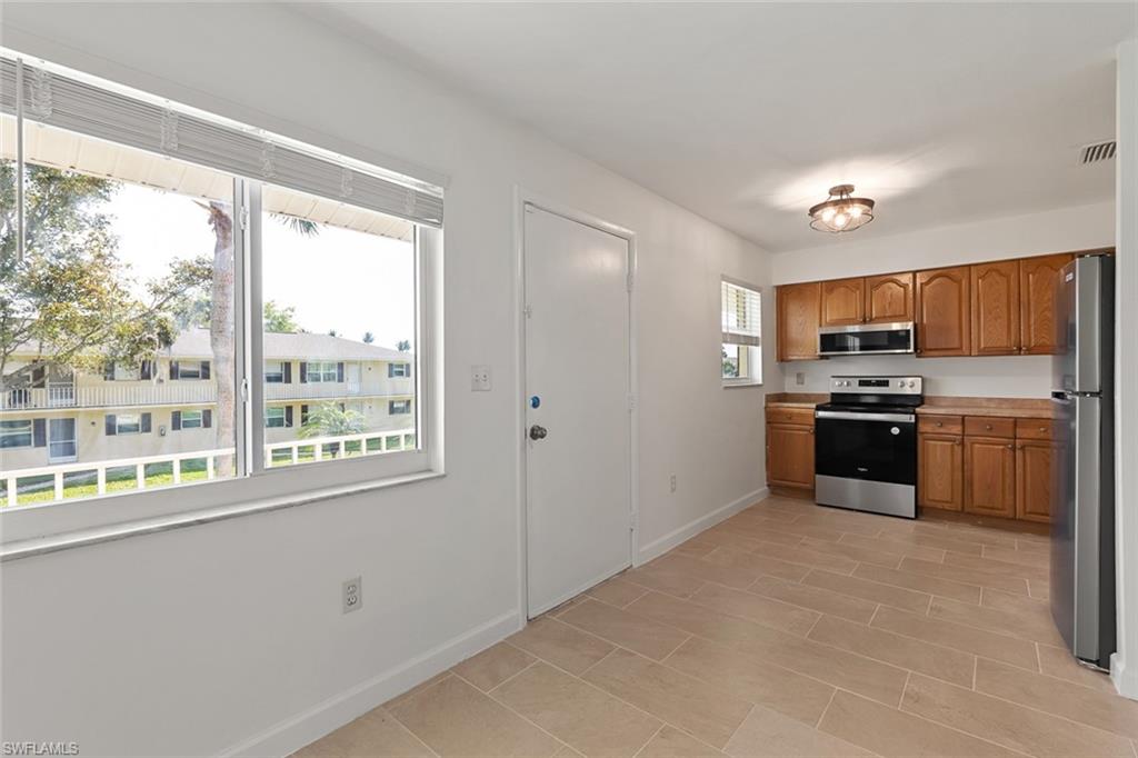 3325 Airport Road North, Unit R7 Naples, FL 34105 - Photo 3 of 18 Gallery Image 3