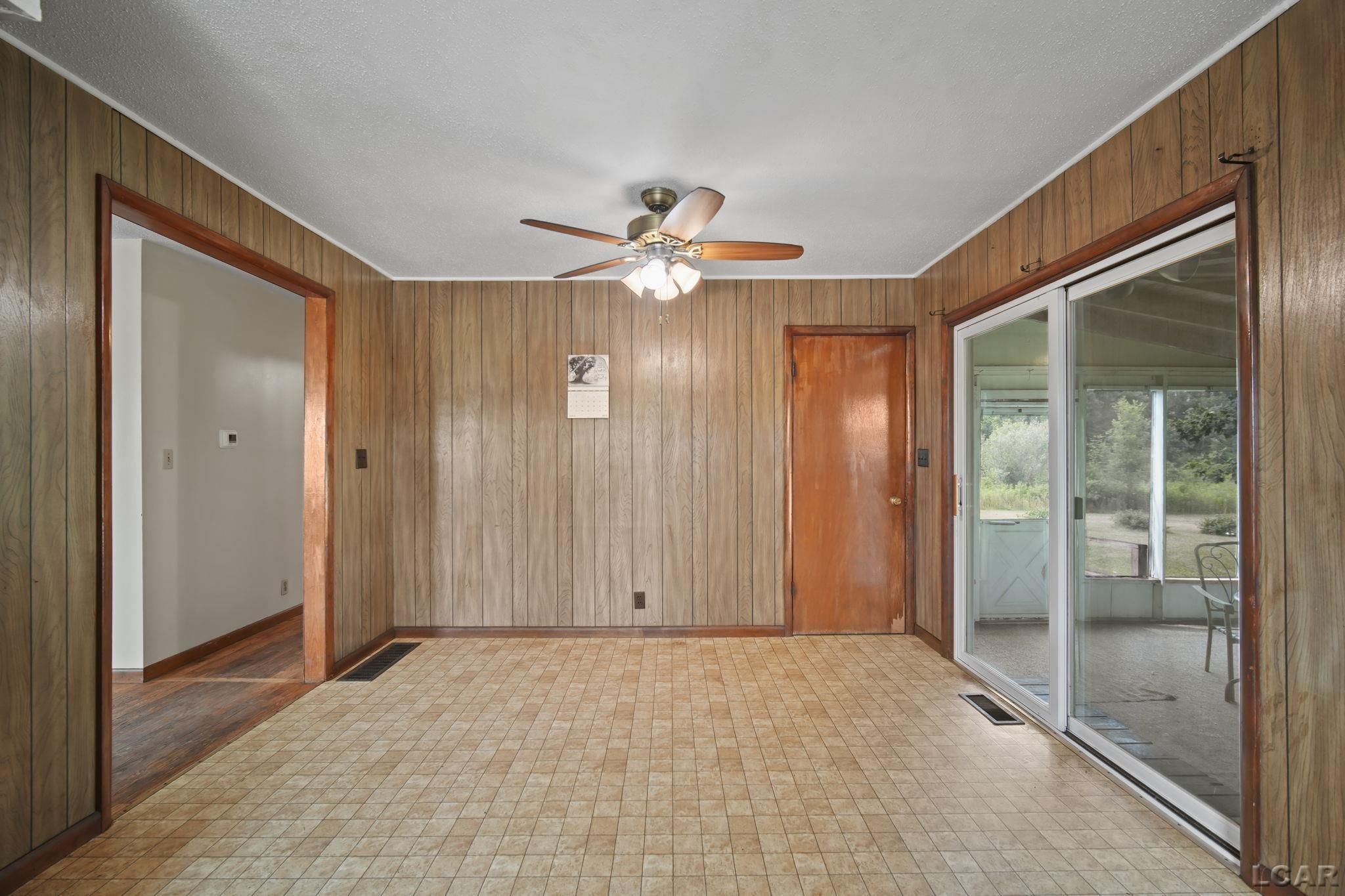 6300 Somerset Road Addison, MI 49220 - Photo 10 of 38 50113973-9.JPG