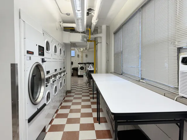 $220,000 | 6301 North Sheridan Road, Unit 21E, Chicago, IL 60660