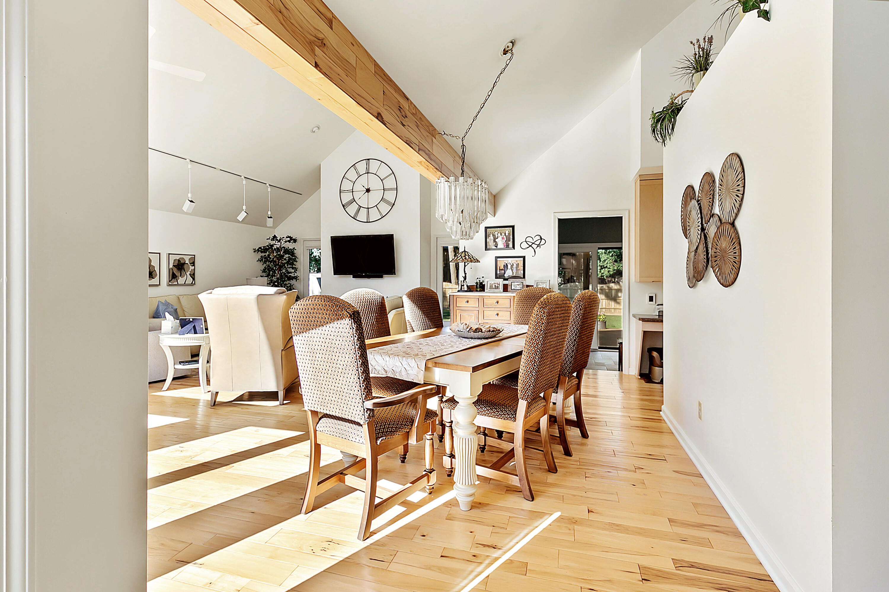1409 West Rishel Road Sturgis, MI 49091 - Photo 14 of 41 5 entry to dining.jpg 2
