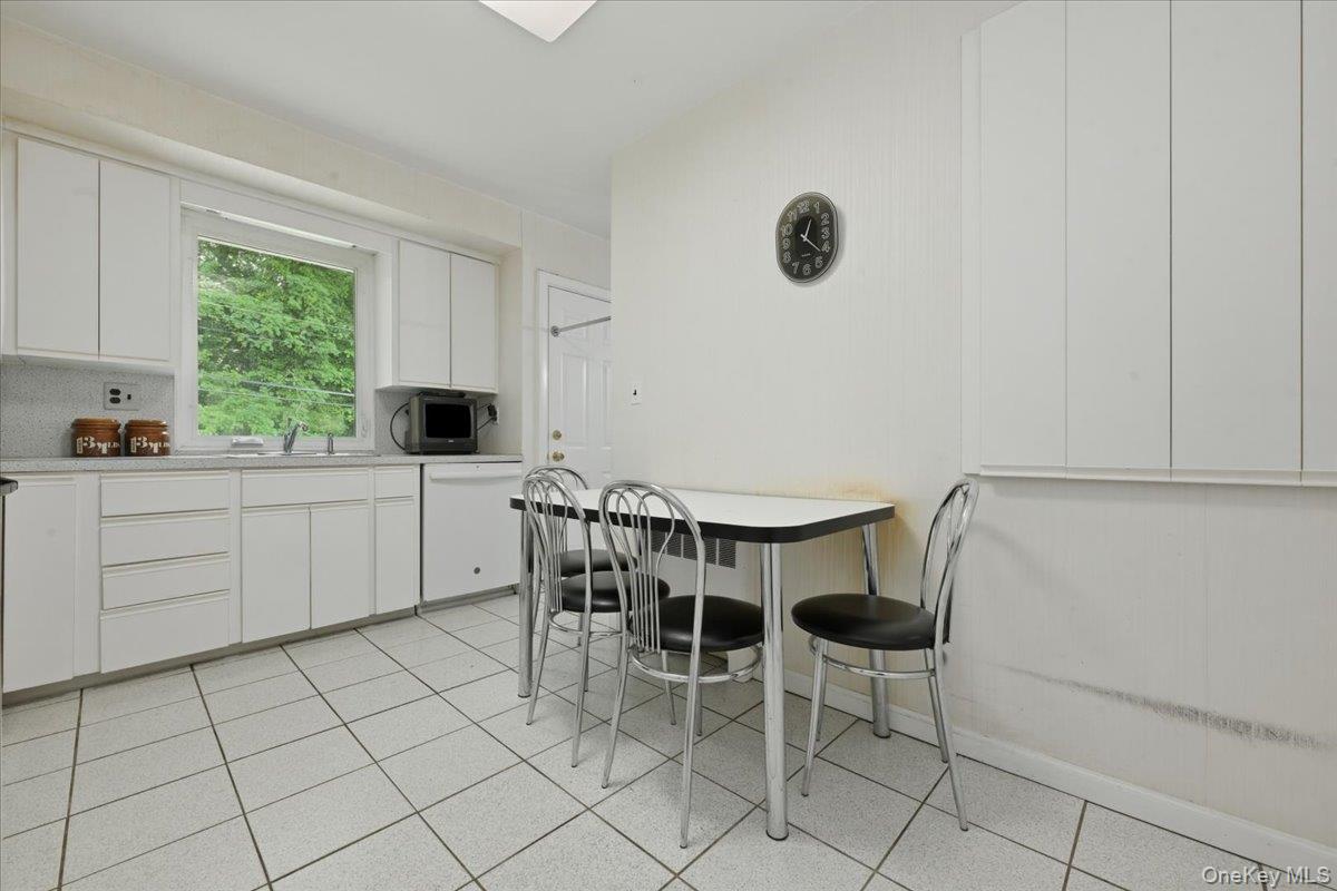 578 Richmond Road East Meadow, NY 11554 - Photo 16 of 33