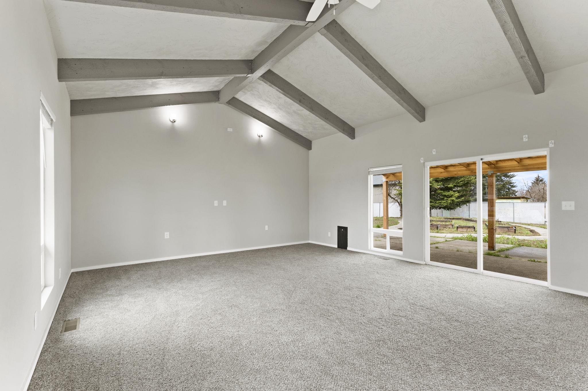 3305 North Davis Road Spokane, WA 99206 - Photo 7 of 41
