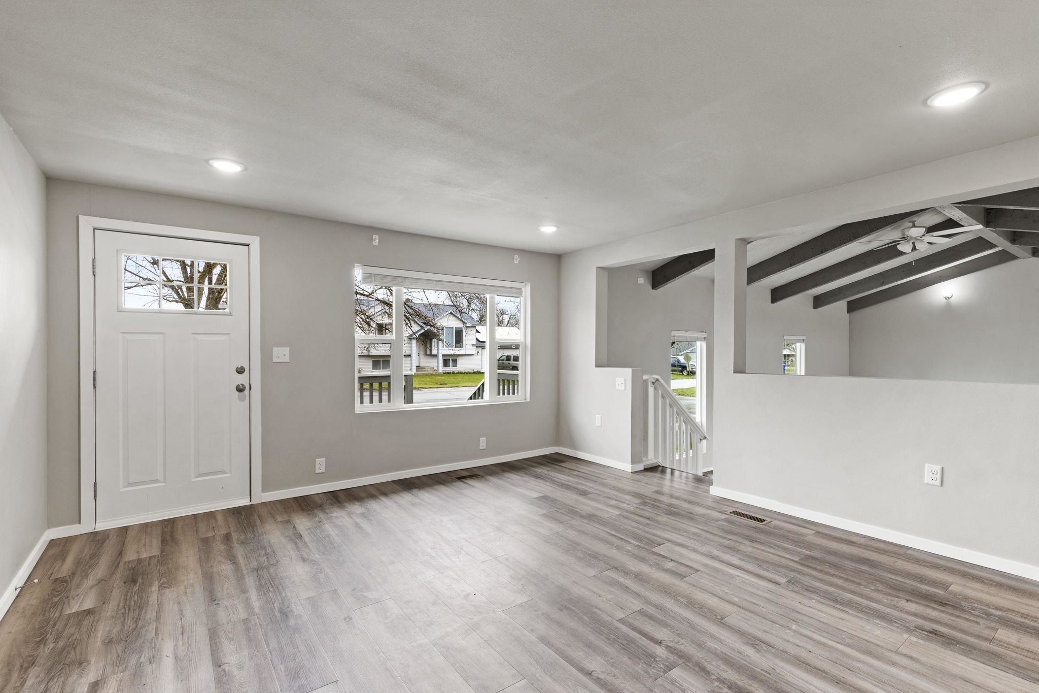 3305 North Davis Road Spokane, WA 99206 - Photo 8 of 41