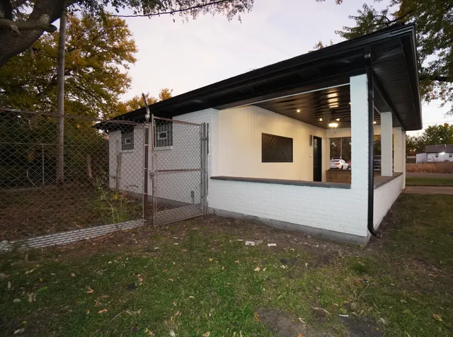 a front view of house with yard
