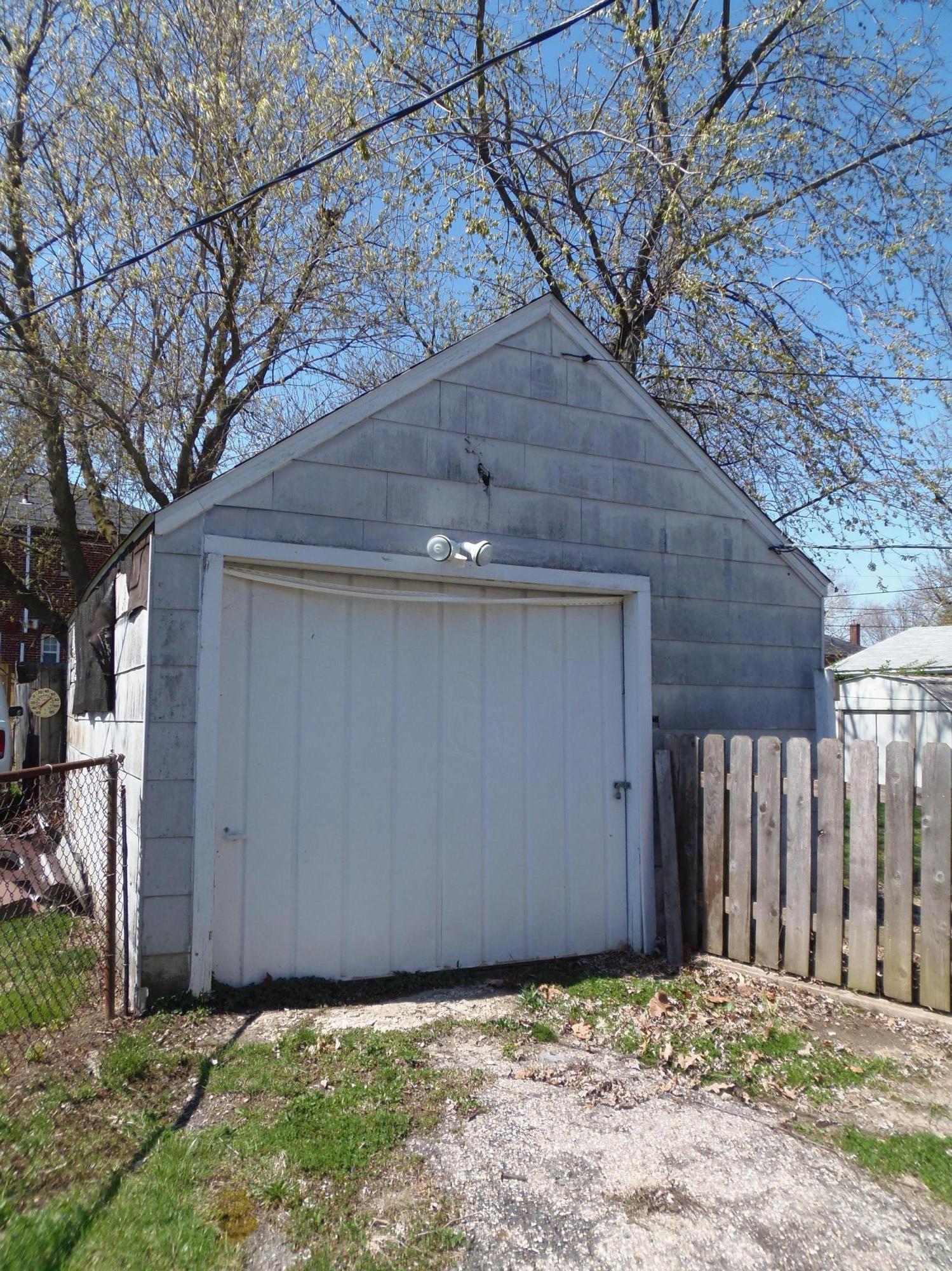 309 South Hampton Road Columbus, OH 43213 - Photo 3 of 15