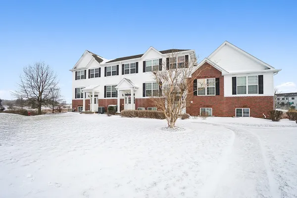 $2,495 | 3763 Bailey Road, Unit 3763, Yorkville, IL 60560