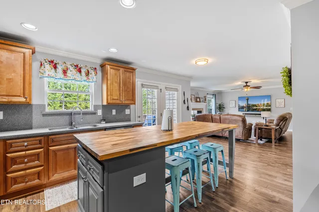 $629,900 | 285 Gunter Drive, Lenoir City, TN 37772