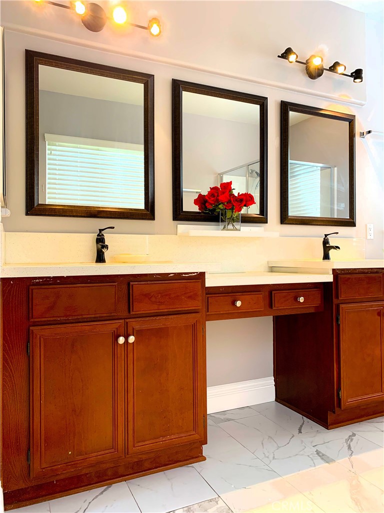 31891 Domenoe Way Temecula, CA 92592 - Photo 25 of 36 Master bathroom