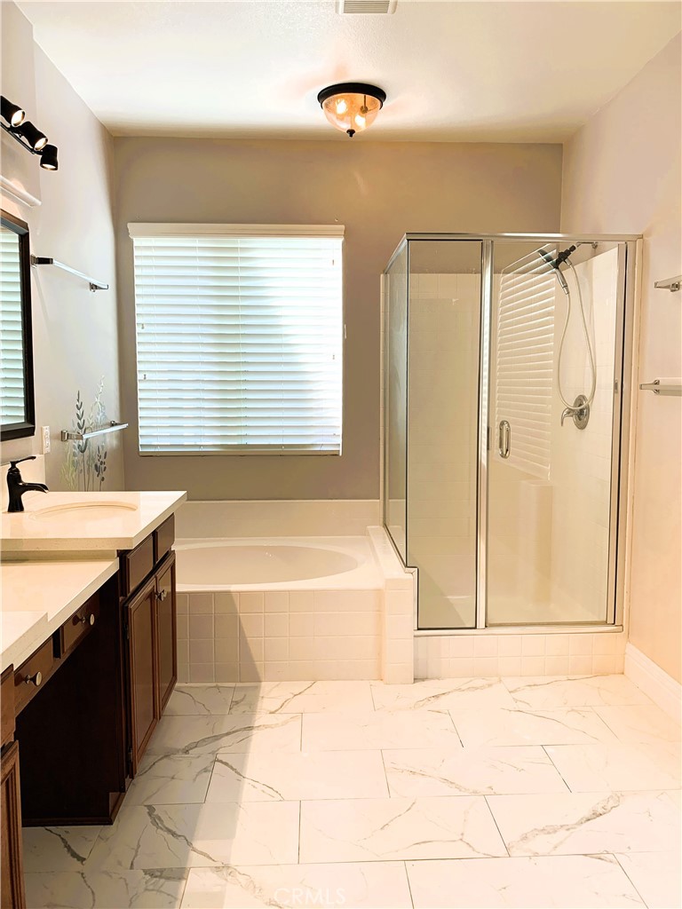 31891 Domenoe Way Temecula, CA 92592 - Photo 26 of 36 Master bathroom