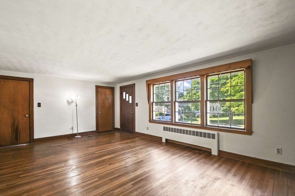 6 Oakhurst Road Beverly, MA 01915 - Photo 5 of 38 Gallery Image 5