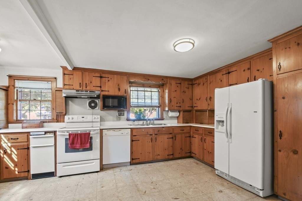 6 Oakhurst Road Beverly, MA 01915 - Photo 9 of 38 Gallery Image 9