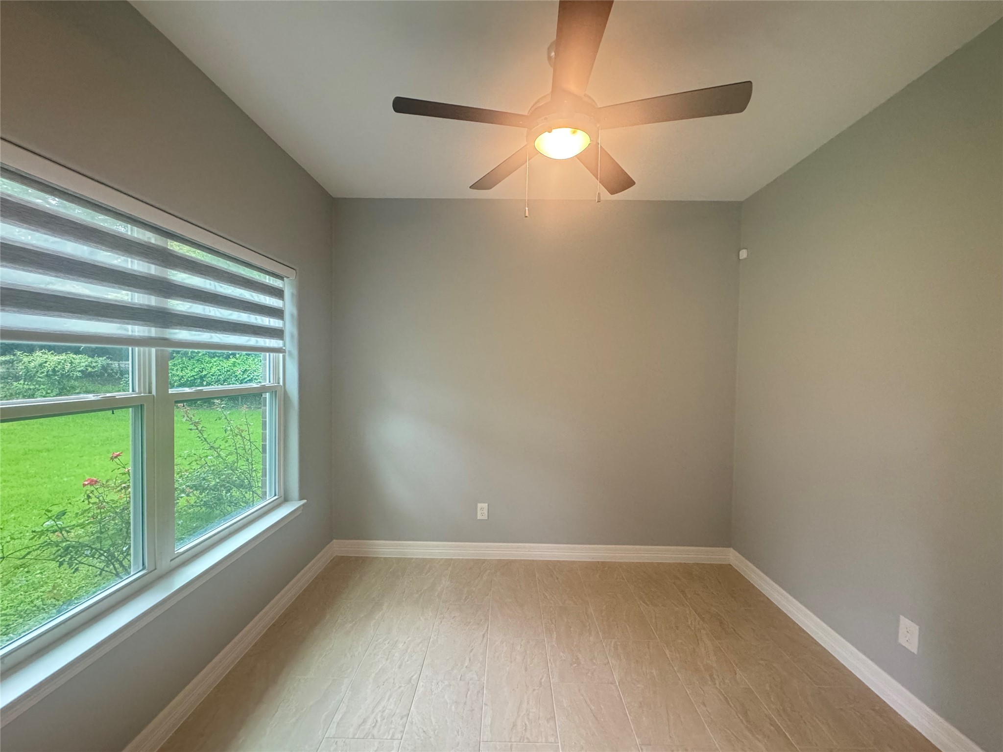 2010 Cherry Laurel Spring, TX 77386 - Photo 8 of 45 Study/flex room by entrance