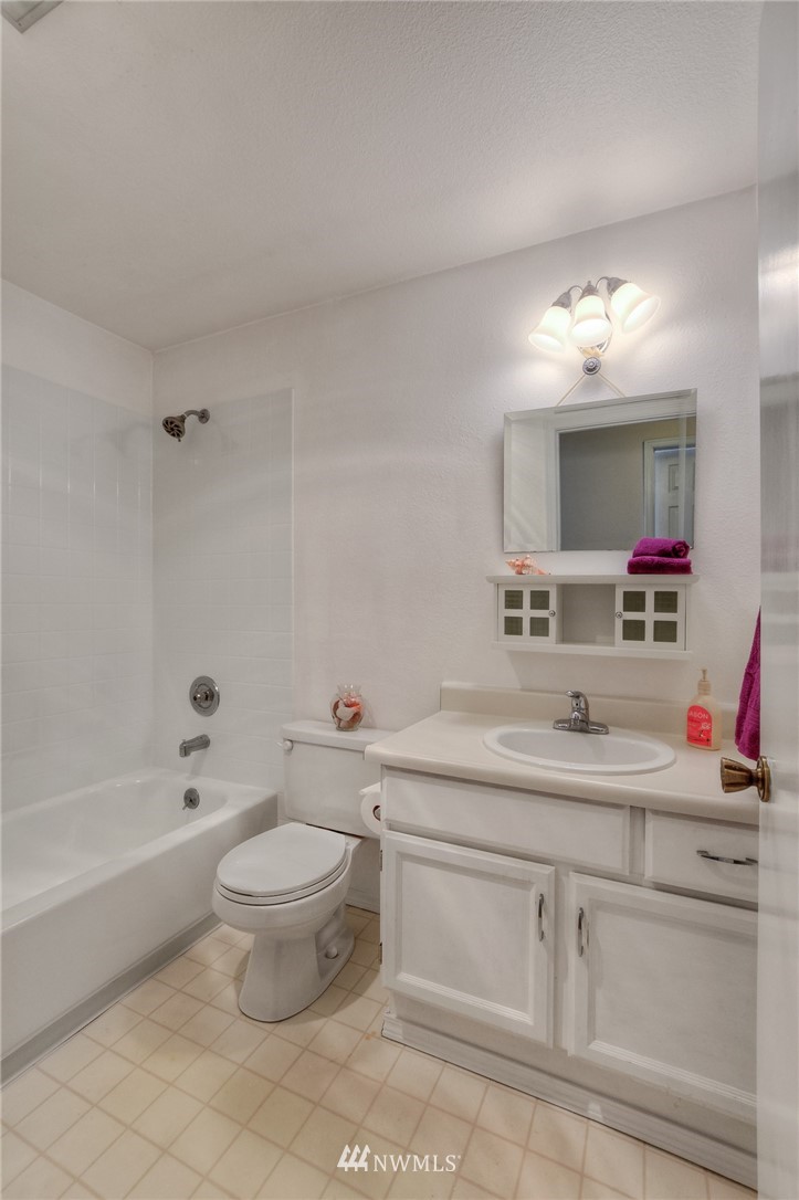 4126 Northeast 5th Street Renton, WA 98059 - Photo 14 of 19 Gallery Image 14