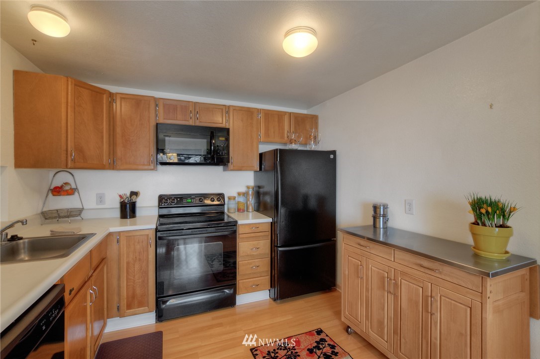4126 Northeast 5th Street Renton, WA 98059 - Photo 3 of 19 Gallery Image 3