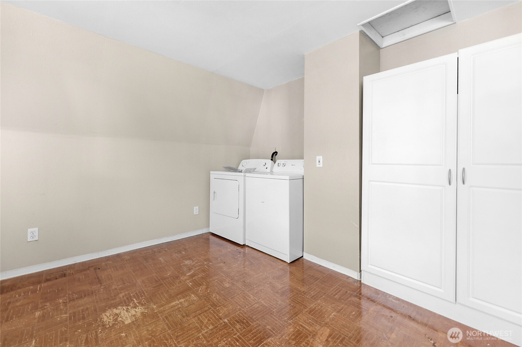 924 3rd Avenue West Seattle, WA 98119 - Photo 9 of 18 a view of a room with an empty space