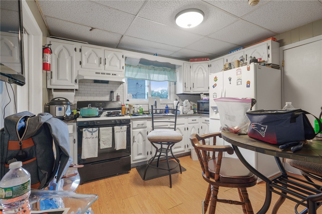 39 Highland Street Pawtucket, RI 02860 - Photo 3 of 29
