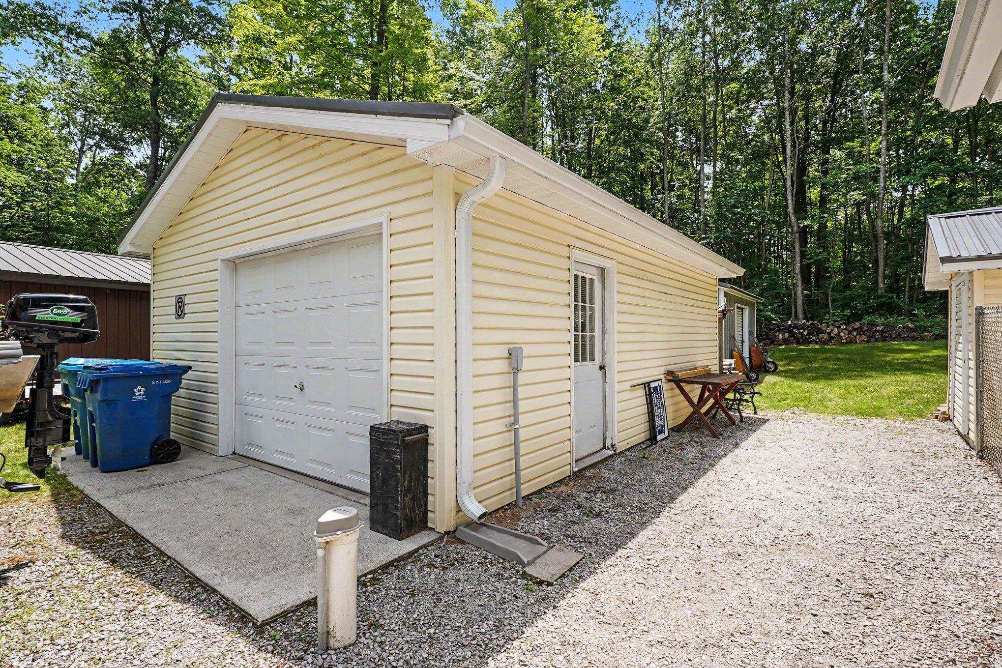 7692 Lakeview Street Harrison, MI 48625 - Photo 17 of 21 1947358-104d3f9f-9230-4981-9c6f-076ade18ba54.JPG