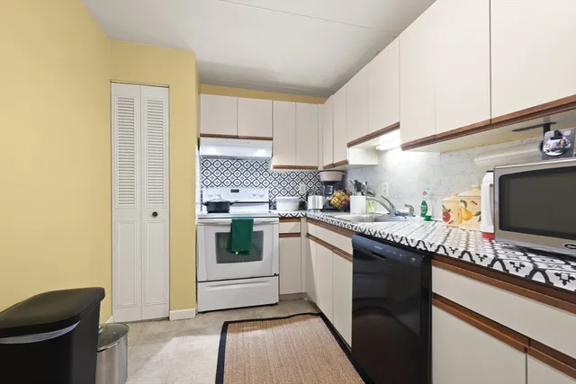 $329,900 | 575 Broad Street, Unit 315, Weymouth, MA 02189