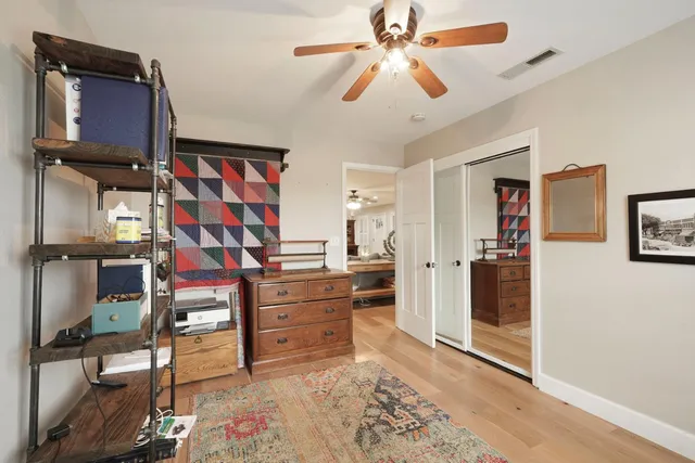 a view of livingroom with furniture