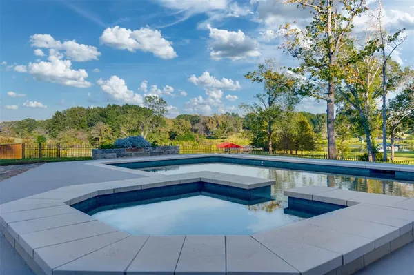 $1,950,000 | 2001 Rose Pointe, Athens, TX 75752