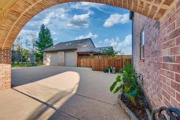 $1,950,000 | 2001 Rose Pointe, Athens, TX 75752