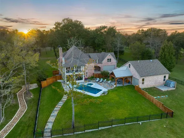 $1,950,000 | 2001 Rose Pointe, Athens, TX 75752