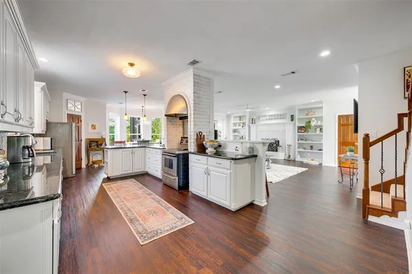 $1,950,000 | 2001 Rose Pointe, Athens, TX 75752