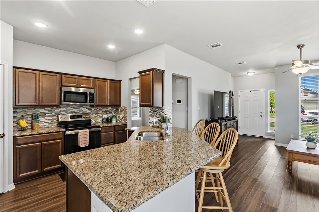 2043 Brisbane Way Bryan, TX 77807 - Photo 15 of 27