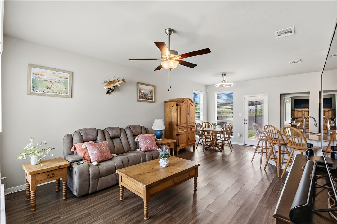 2043 Brisbane Way Bryan, TX 77807 - Photo 5 of 27