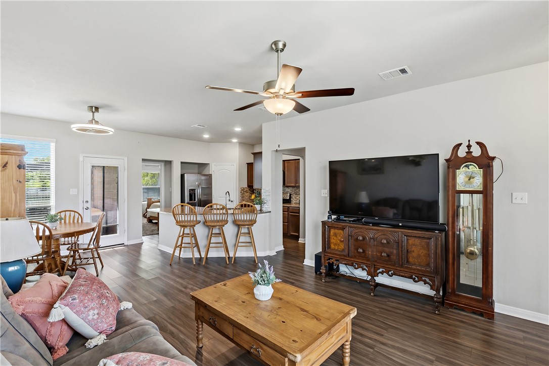 2043 Brisbane Way Bryan, TX 77807 - Photo 6 of 27