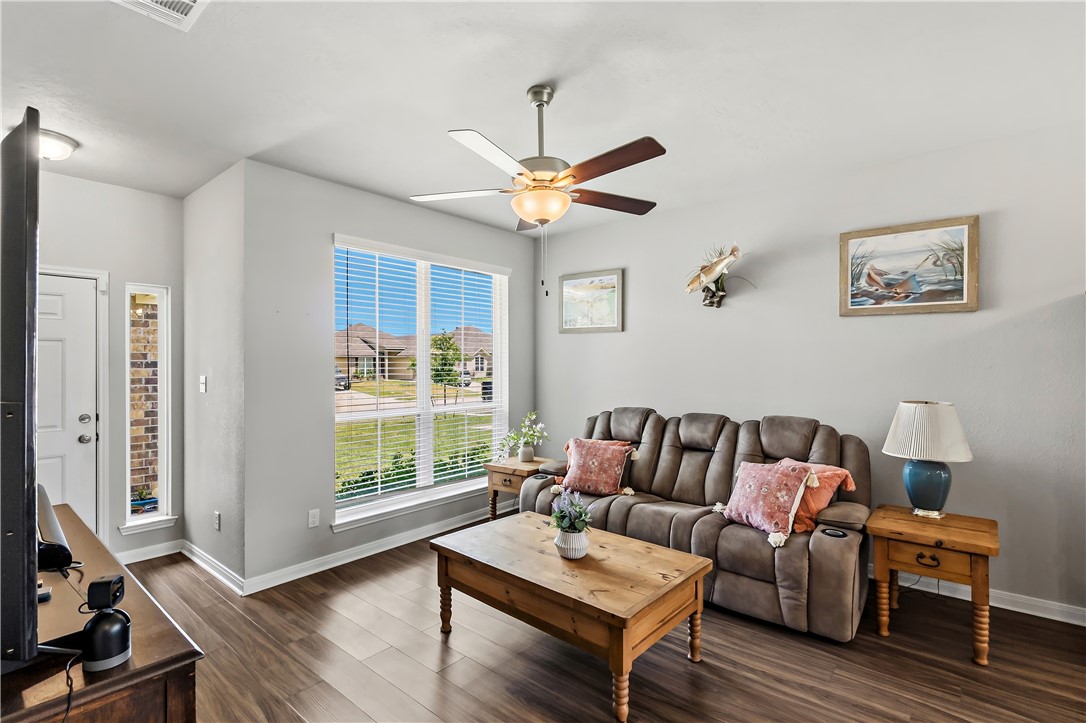 2043 Brisbane Way Bryan, TX 77807 - Photo 8 of 27